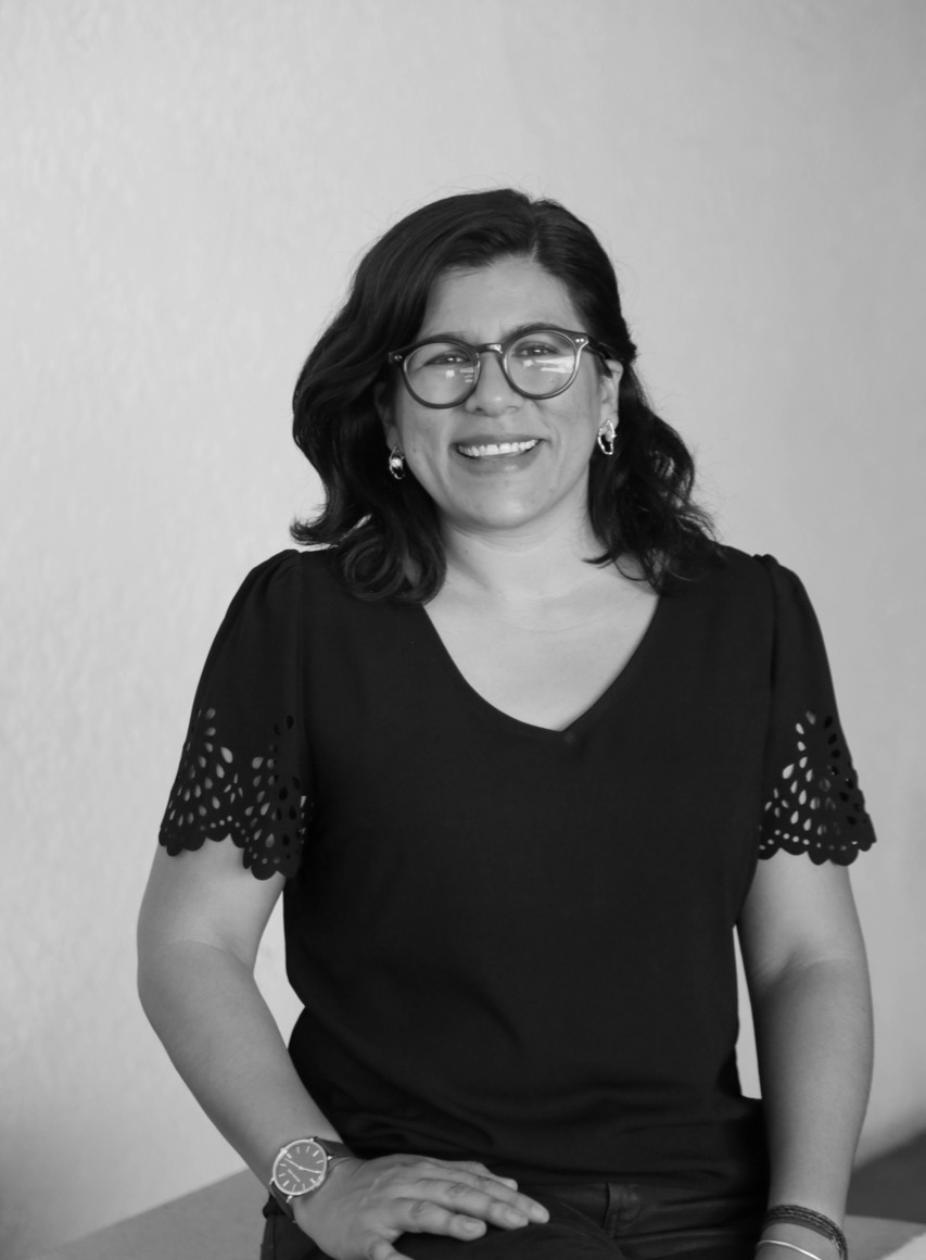 Victoria Paulina Rodríguez Mosqueda, Arquitecta, Interiorista arquitectónico y diplomada en Diseño de interiores y Paisaje